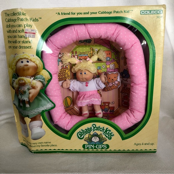 COLECO Other - Cabbage Patch kids pin-ups Susie Caryn Toy Store New in Box 1983 CPK
